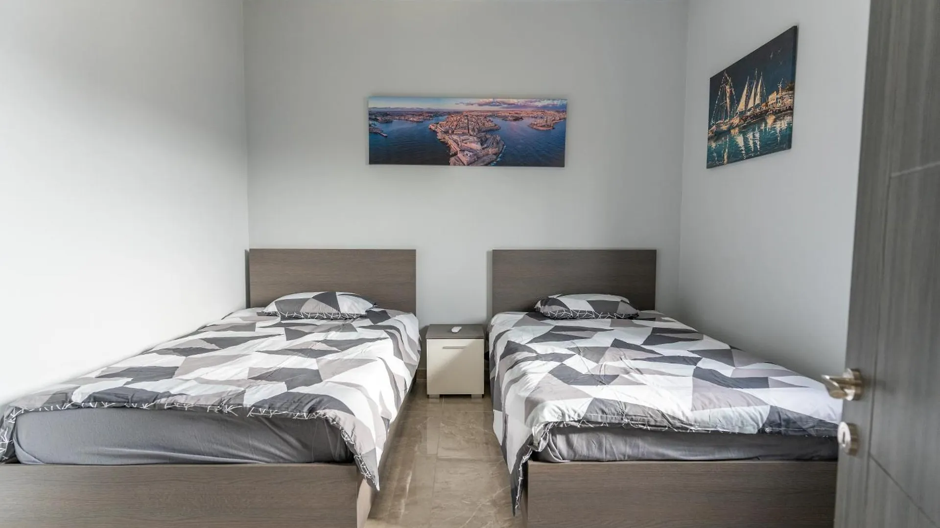 Luxurious Beach Apartment Birżebbuġa