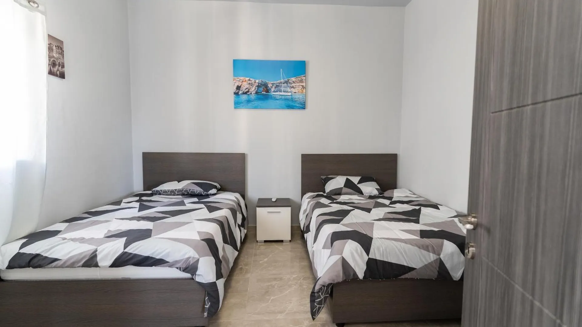 Luxurious Beach Apartment Birżebbuġa 0*,
